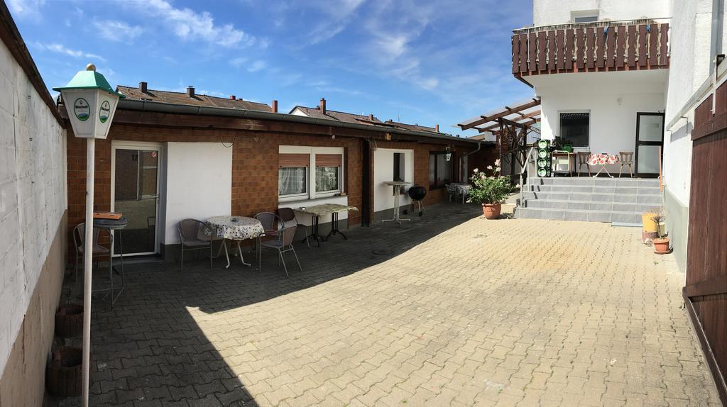 Gasthof Und Pension Mainzer Rad Schwetzingen Exteriör bild